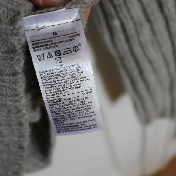 NWOT GAP Grey Mid-Length Sweater - Picture 6 of 6